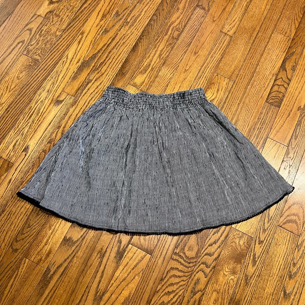 Old Navy Black and White Fine Striped Skirt Like New